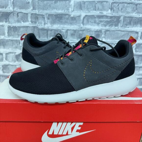 Nike Roshe Run Black Dark Charcoal Pink 511881-012 Mens Size 7.5 New Rare - Picture 1 of 7